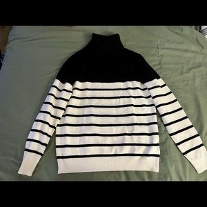 Amazon styles woman’s small black and white sweater